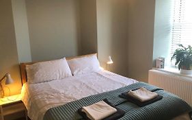 The Nest, Central Falmouth, 10 Mins To The Beaches And Off Street Parking